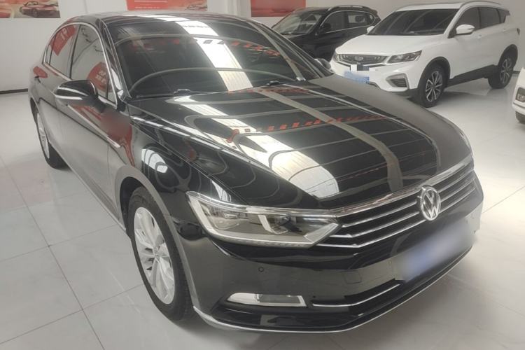Used Volkswagen Magotan 2017 330TSI DSG Luxury Model Front Right 45 Deg