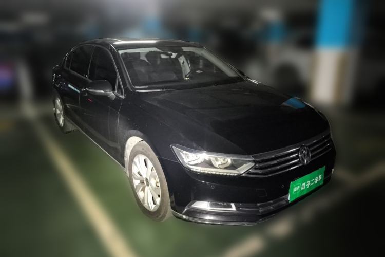 Used Volkswagen Magotan 2017 330TSI DSG Luxury Model Front Right 45 Deg