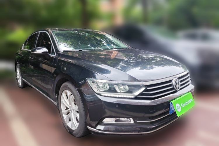 Used Volkswagen Magotan 2017 330TSI DSG Luxury Model Front Right 45 Deg