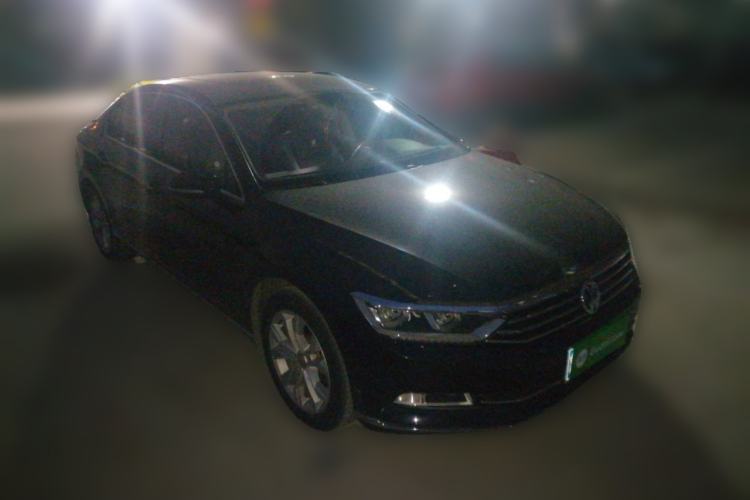 Used Volkswagen Magotan 2017 330TSI DSG Luxury Model Front Right 45 Deg