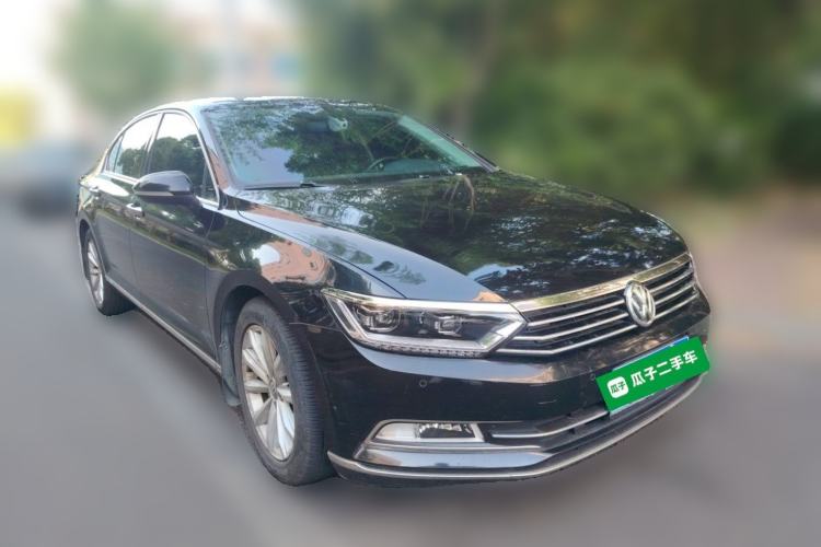 Used Volkswagen Magotan 2017 330TSI DSG Leading Model Front Right 45 Deg