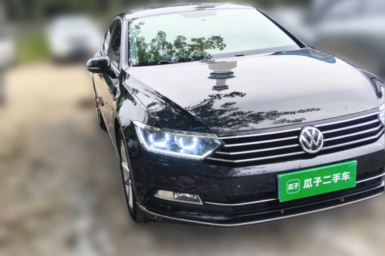 Used Volkswagen Magotan 2017 330TSI DSG Leading Model Front Right 45 Deg
