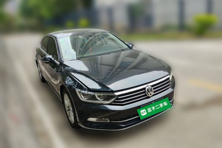 Used Volkswagen Magotan 2017 330TSI DSG Luxury Model Front Right 45 Deg