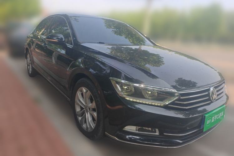 Used Volkswagen Magotan 2017 330TSI DSG Luxury Model Front Right 45 Deg