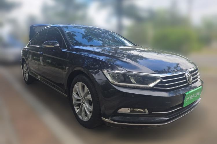 Used Volkswagen Magotan 2017 330TSI DSG Luxury Model Front Right 45 Deg