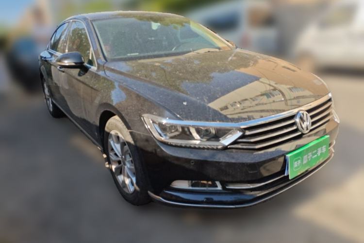 Used Volkswagen Magotan 2017 330TSI DSG Luxury Model Front Right 45 Deg