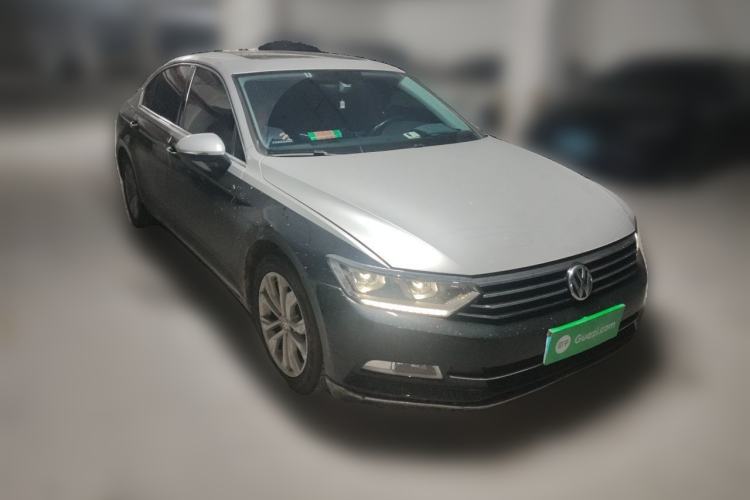 Used Volkswagen Magotan 2017 330TSI DSG Luxury Model Front Right 45 Deg