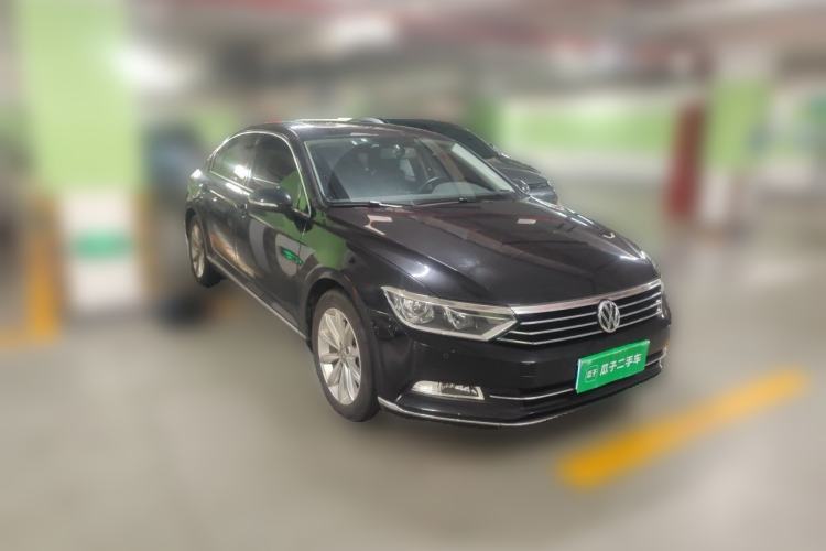 Used Volkswagen Magotan 2017 330TSI DSG Leading Model Front Right 45 Deg