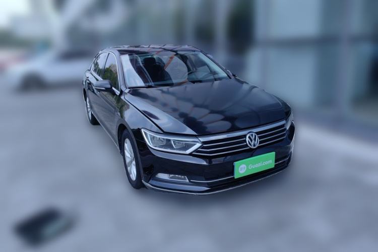 Used Volkswagen Magotan 2017 280TSI DSG Comfort Model Front Right 45 Deg