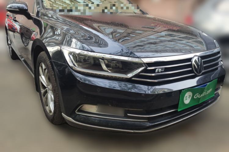 Used Volkswagen Magotan 2017 330TSI DSG Luxury Model Front Right 45 Deg