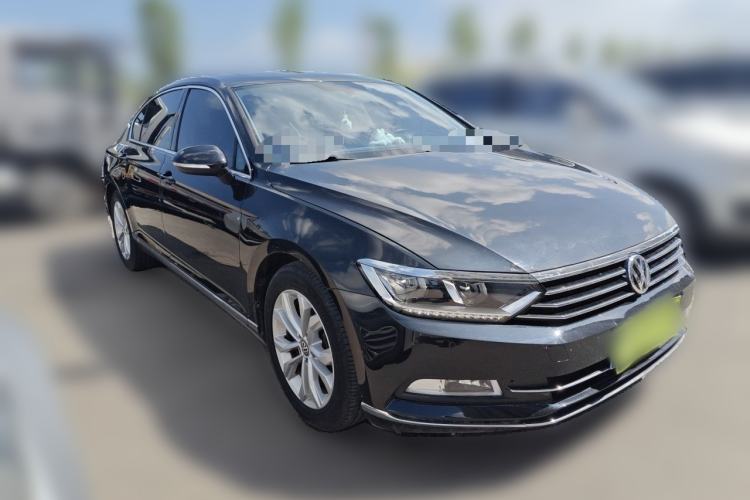 Used Volkswagen Magotan 2017 330TSI DSG Luxury Model Front Right 45 Deg