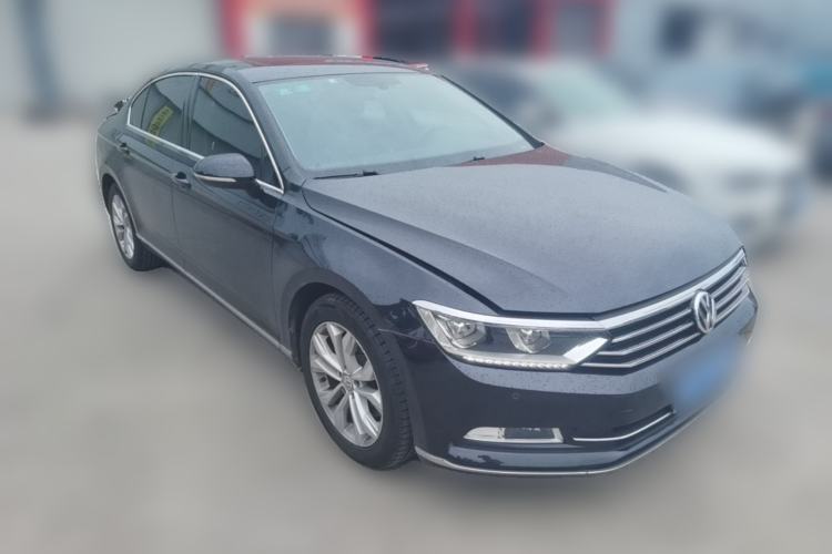 Used Volkswagen Magotan 2017 330TSI DSG Luxury Model Front Right 45 Deg