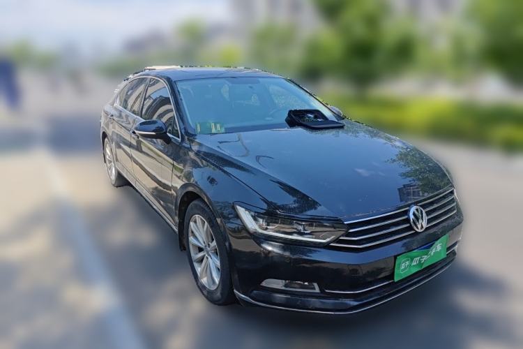 Used Volkswagen Magotan 2017 330TSI DSG Leading Model Front Right 45 Deg