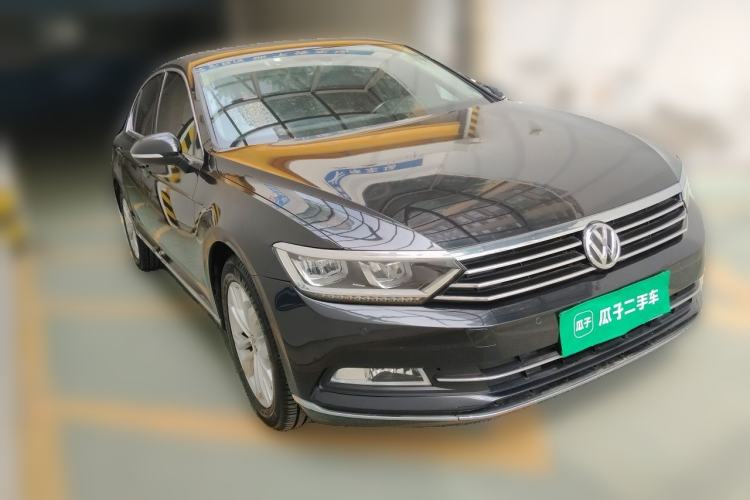 Used Volkswagen Magotan 2017 330TSI DSG Luxury Model Front Right 45 Deg