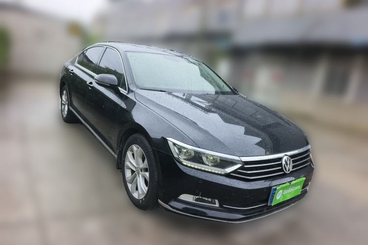 Used Volkswagen Magotan 2017 330TSI DSG Luxury Model Front Right 45 Deg