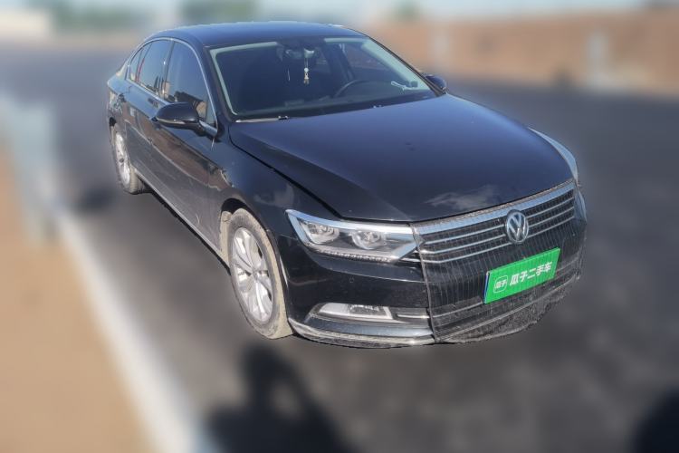Used Volkswagen Magotan 2017 330TSI DSG Luxury Model Front Right 45 Deg