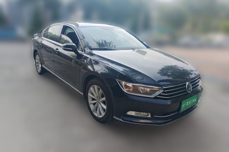 Used Volkswagen Magotan 2017 330TSI DSG Leading Model Front Right 45 Deg