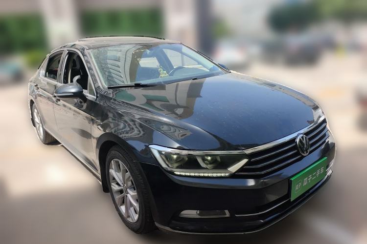 Used Volkswagen Magotan 2017 330TSI DSG Luxury Model Front Right 45 Deg