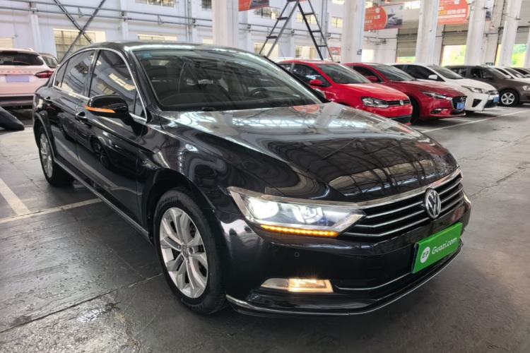 Used Volkswagen Magotan 2017 330TSI DSG Luxury Model Front Right 45 Deg