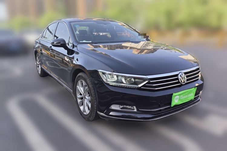 Used Volkswagen Magotan 2017 330TSI DSG Luxury Model Front Right 45 Deg