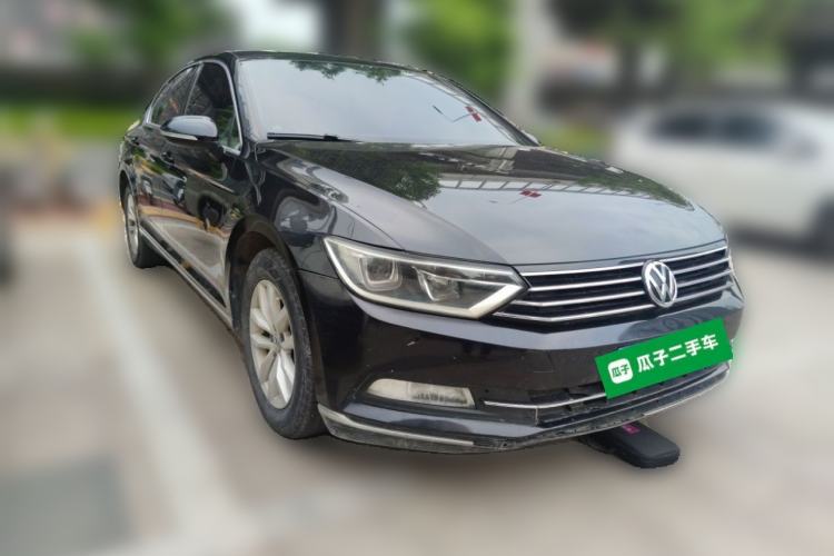 Used Volkswagen Magotan 2017 280TSI DSG Comfort Model Front Right 45 Deg
