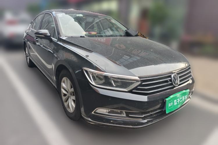 Used Volkswagen Magotan 2017 330TSI DSG Comfort Model Front Right 45 Deg