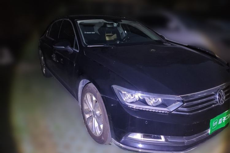 Used Volkswagen Magotan 2017 330TSI DSG Luxury Model Front Right 45 Deg