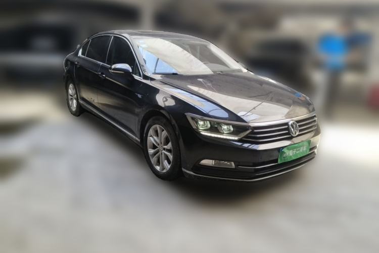 Used Volkswagen Magotan 2017 380TSI DSG Luxury Model Front Right 45 Deg