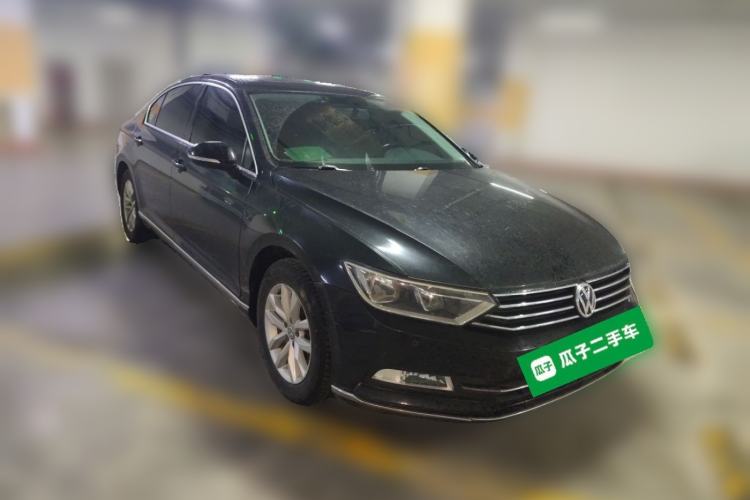 Used Volkswagen Magotan 2017 280TSI DSG Comfort Model Front Right 45 Deg