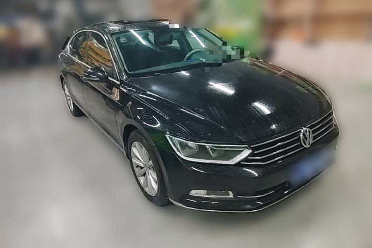 Used Volkswagen Magotan 2017 330TSI DSG Luxury Model Front Right 45 Deg
