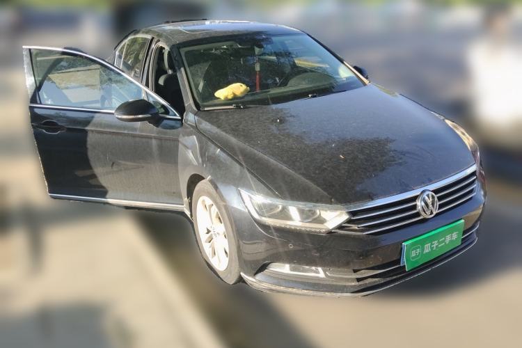Used Volkswagen Magotan 2017 330TSI DSG Luxury Model Front Right 45 Deg