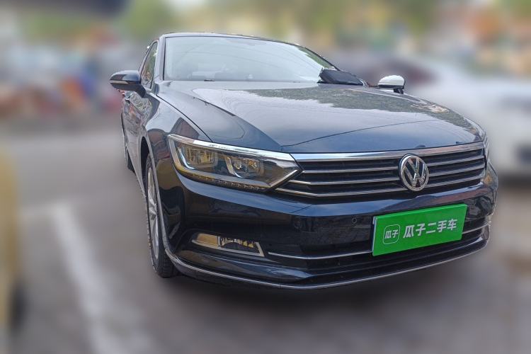 Used Volkswagen Magotan 2017 330TSI DSG Luxury Model Front Right 45 Deg