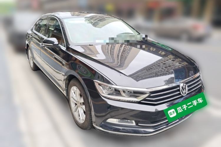 Used Volkswagen Magotan 2017 330TSI DSG Luxury Model Front Right 45 Deg