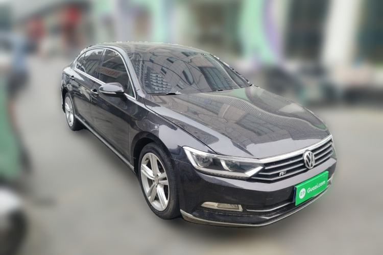 Used Volkswagen Magotan 2017 380TSI DSG Luxury Model Front Right 45 Deg