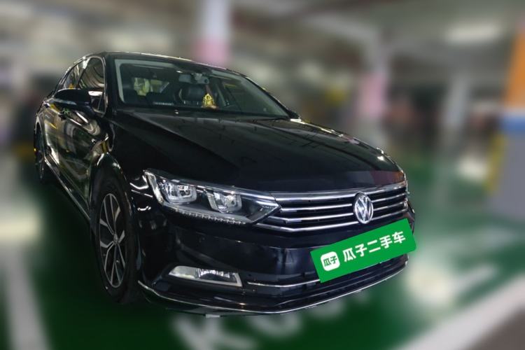 Used Volkswagen Magotan 2017 380TSI DSG Luxury Model Front Right 45 Deg