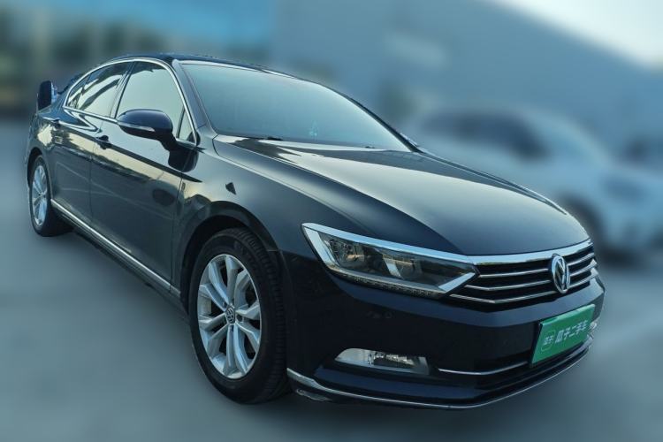 Used Volkswagen Magotan 2017 330TSI DSG Luxury Model Front Right 45 Deg