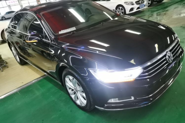 Used Volkswagen Magotan 2017 330TSI DSG Luxury Model Front Right 45 Deg