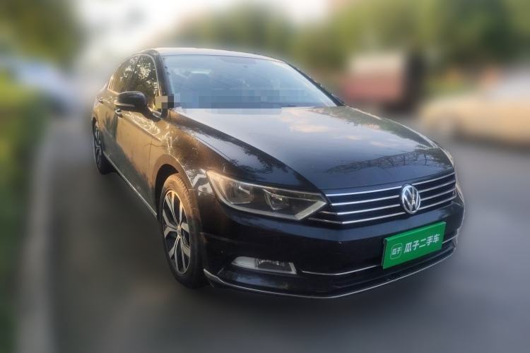 Used Volkswagen Magotan 2017 280TSI DSG Comfort Model Front Right 45 Deg