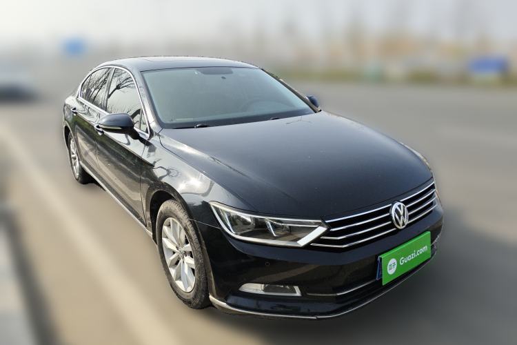 Used Volkswagen Magotan 2017 280TSI DSG Comfort Model Front Right 45 Deg