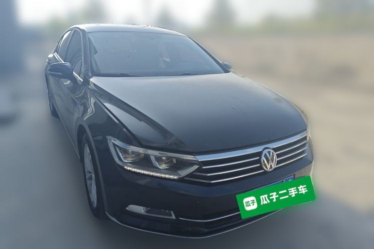 Used Volkswagen Magotan 2017 330TSI DSG Luxury Model Front Right 45 Deg