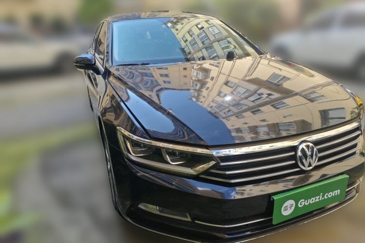 Used Volkswagen Magotan 2017 380TSI DSG Luxury Model Front Right 45 Deg
