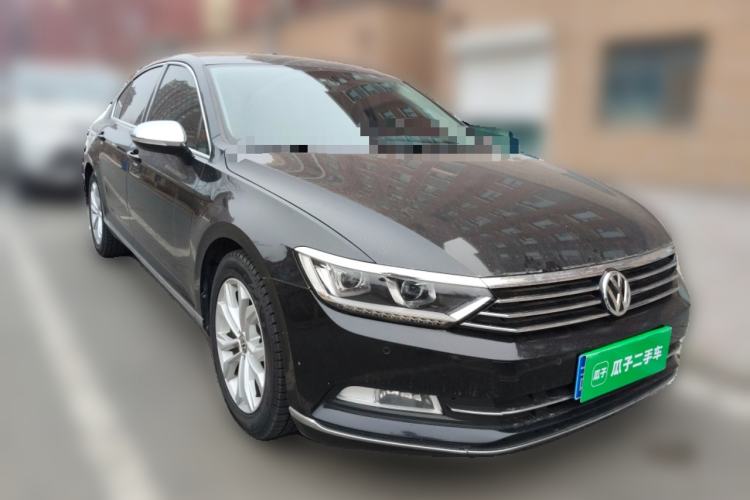 Used Volkswagen Magotan 2017 380TSI DSG Luxury Model Front Right 45 Deg