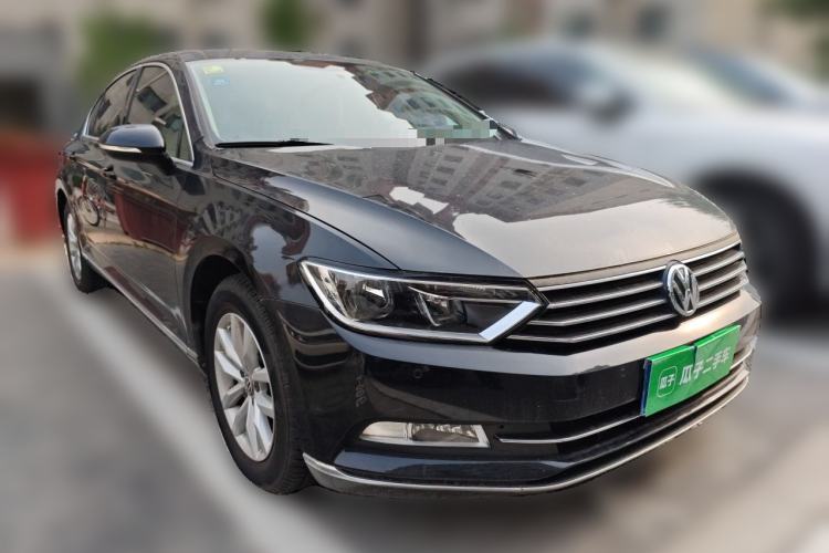 Used Volkswagen Magotan 2017 280TSI DSG Comfort Model Front Right 45 Deg