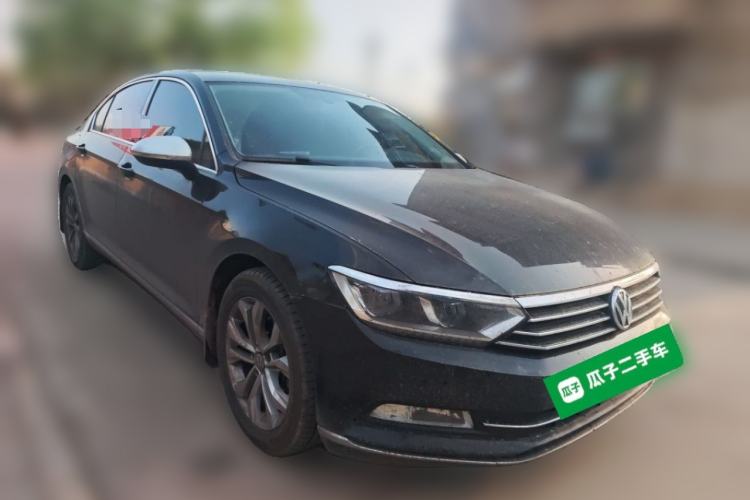 Used Volkswagen Magotan 2017 330TSI DSG Luxury Model Front Right 45 Deg