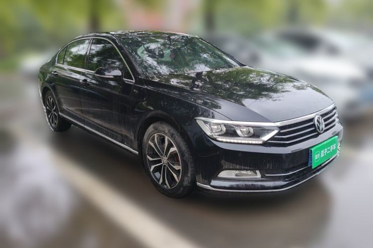 Used Volkswagen Magotan 2017 330TSI DSG Luxury Model Front Right 45 Deg
