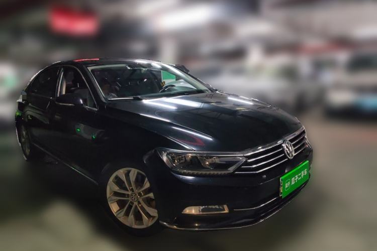 Used Volkswagen Magotan 2017 330TSI DSG Luxury Model Front Right 45 Deg