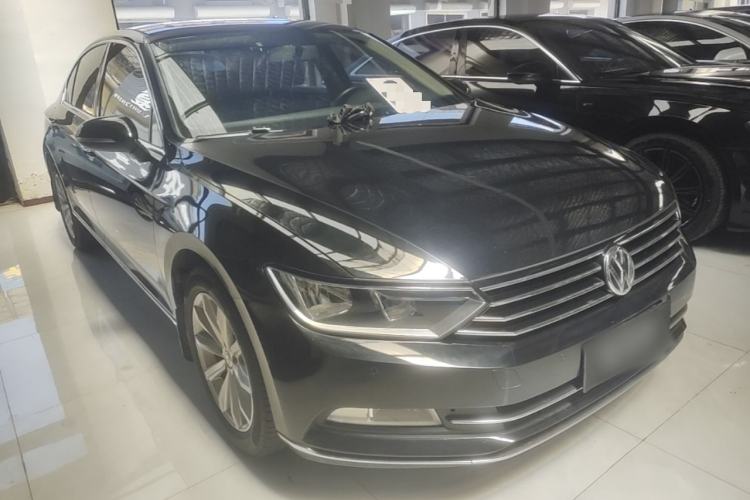 Used Volkswagen Magotan 2017 330TSI DSG Leading Model Front Right 45 Deg