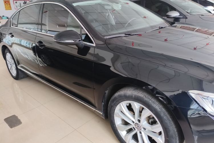 Used Volkswagen Magotan 2017 330TSI DSG Luxury Model Front Right 45 Deg