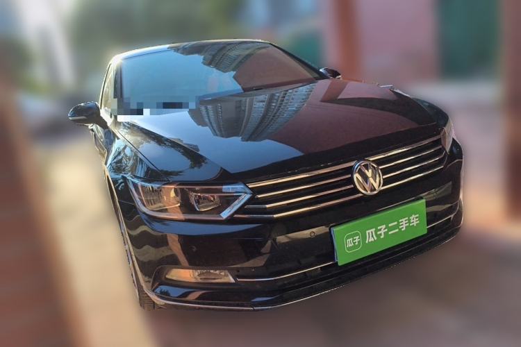 Used Volkswagen Magotan 2017 330TSI DSG Leading Model Front Right 45 Deg