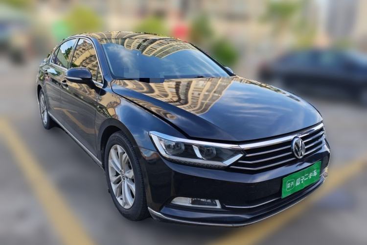 Used Volkswagen Magotan 2017 380TSI DSG Luxury Model Front Right 45 Deg